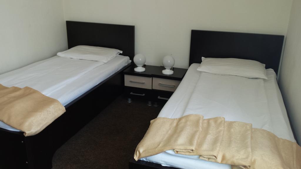 Dacia Hotel Herkulesfürdő Szoba fotó